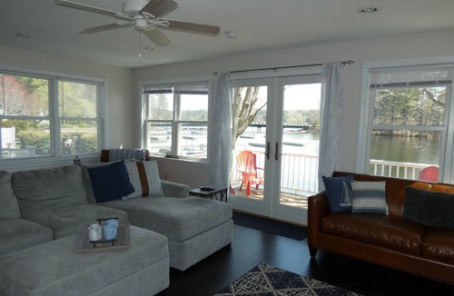 Winthrop House | Gorgeous Lakeside Home in Marina Village