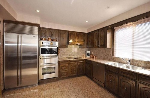 Humber Summit House | Gorgeous Peace Room in A Stunning Chalet Style Home - YYZ