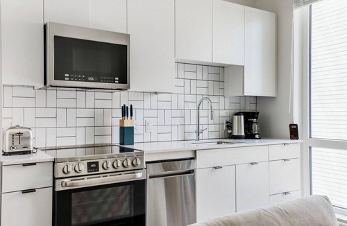 Revere Apartment | Gorgeous Revere Studio w/Firepit, Spa, W/D, A/C & Gym, by Blueground