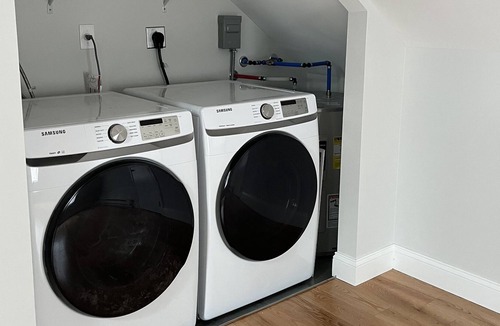 Old Saybrook Center Apartment | Gorgeous top floor, high ceiling & brand new apartment!