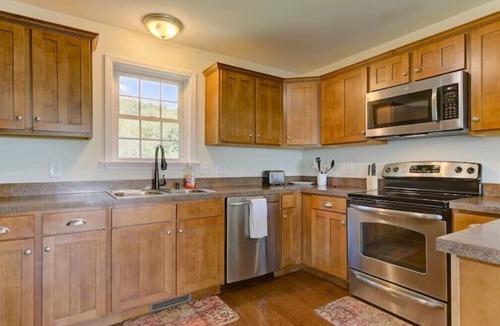 Intervale House | Gorgeous views await you at the 6 Bed Room 3200 sq ft Hites Peak!