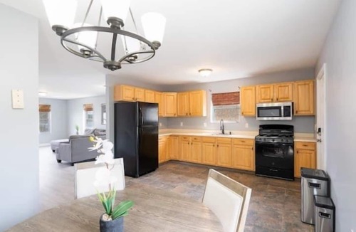 Fair Haven House | Gorgeous Waterfront 3 Bedroom, 1.5 Bathroom Unit.