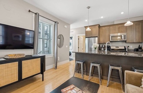 West End Condo | Gorgeously renovated, 2-condo property in the West End - walk everywhere