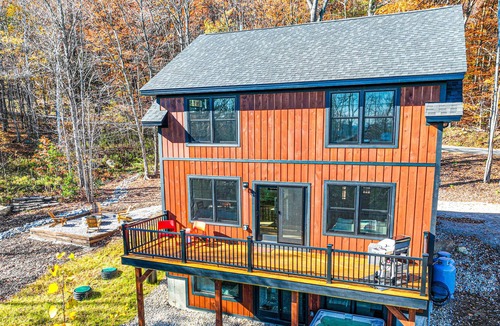 Bethel House | Gorgeously updated hillside home with private hot tub, firepit & mountain view
