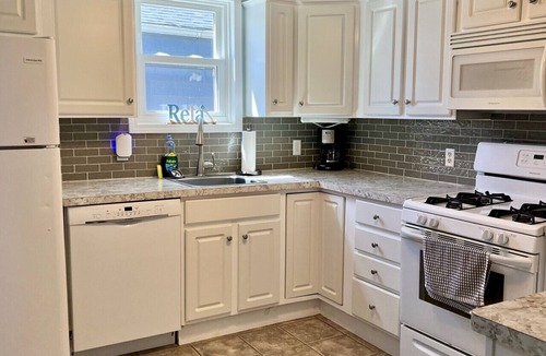 Geneva-on-the-Lake House | GOTL Strip - Private Beach - Lake Erie Views- Sunset Vacation Rentals