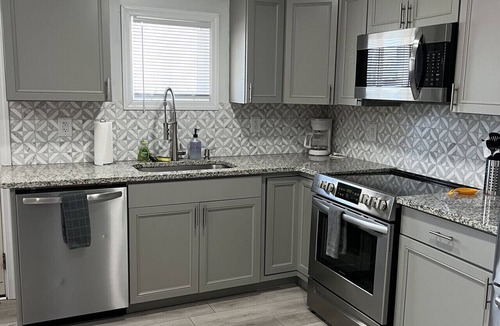 Geneva-on-the-Lake Apartment | GOTL Strip Suite #3- Sunset Vacation Rentals