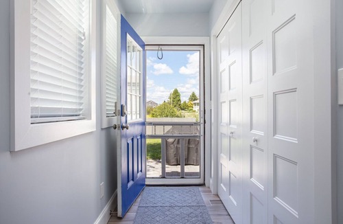 Narragansett House | Gourmet Kitchen, Air Conditioning, Walk to Beach