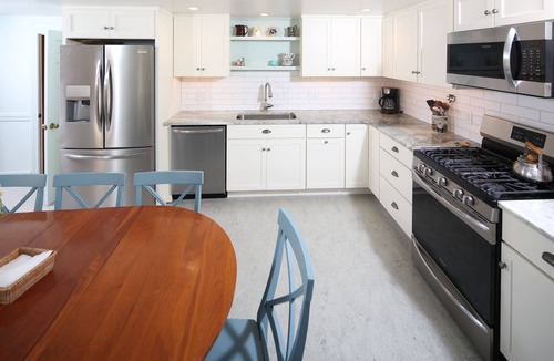Chatham House | Gracious home 200 yards to private beach