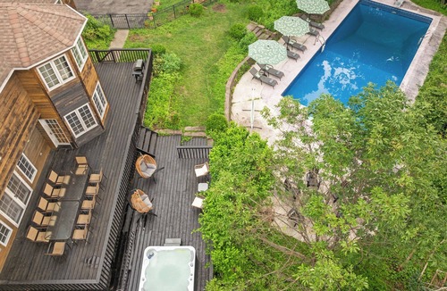 Chester Villa | Grand 10BR Retreat w/Pool & Hot Tub
