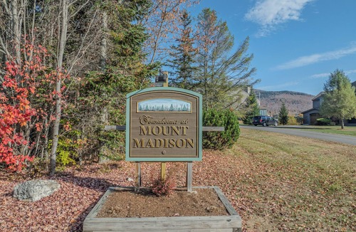 Carroll House | Grand 5-bedroom townhome with amazing views of Mt. Washington in Bretton Woods.