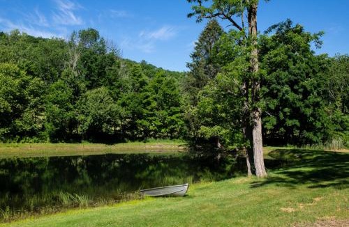 Ancram House | Grand 5BR Estate Retreat w/Pool & Tennis Court