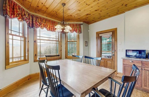 Bethlehem House | Grand cabin with gorgeous views - perfect for big families