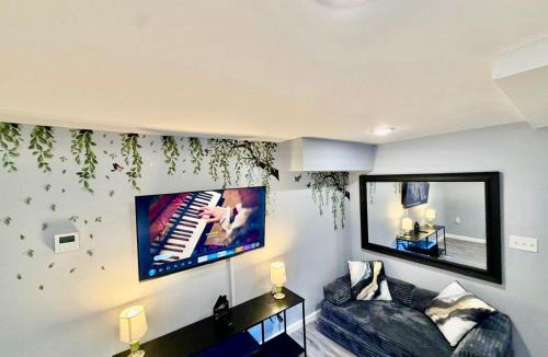 Ampere Apartment | Grand Deluxe 1BR Penthouse Suite near Newark Airport