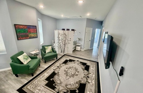 Ampere Apartment | Grand Luxury 1BR Penthouse Suite near Newark Airport