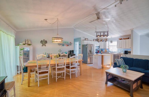Westerly House | Grateful Tides Grateful Tides Beautiful remodeled 5 bedroom home