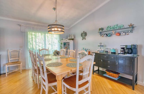Westerly House | Grateful Tides Grateful Tides Beautiful remodeled 5 bedroom home