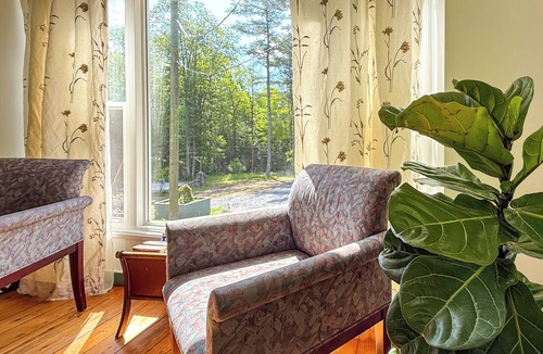 Sparrow Bush Cabin | Great 2-bedroom cabin - Sparrow Bush. Lounge, deck, 10 min to DE River & Shops.