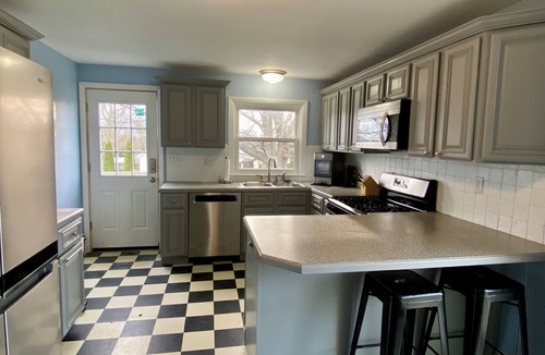 Newport East House | Great Cape House with Outdoor Living near the Beaches