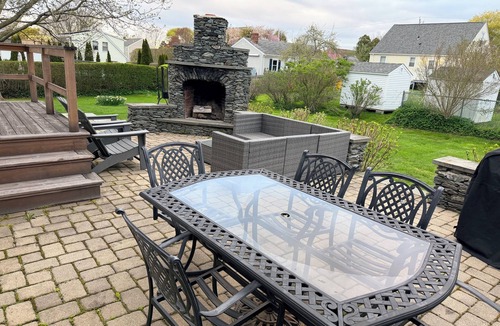 Newport East House | Great Cape House with Outdoor Living near the Beaches