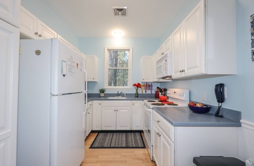Summer Village Cottage | Great cottage in Summer Village with Central Air close to ocean! Walk in Shower!