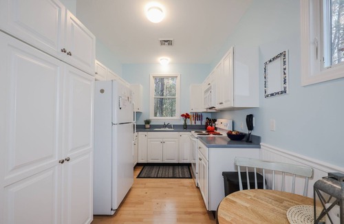 Summer Village Cottage | Great cottage in Summer Village with Central Air close to ocean! Walk in Shower!