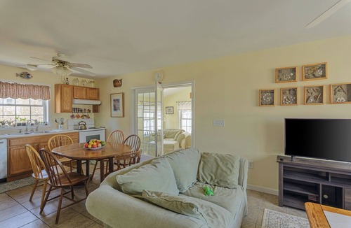 Old Lyme Cottage | Great for families, seeking 26-27, academic renters- call us!