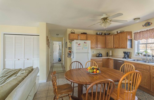 Old Lyme Cottage | Great for families, seeking 26-27, academic renters- call us!