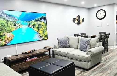 Newbold House | Great for Groups and Families,5BR with King Bed, Hot Tub & Game Room