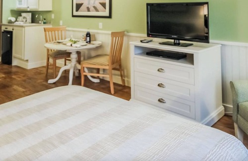 West Yarmouth Hotel | Great hotel room close to beaches and activities in Yarmouth/Cape Cod