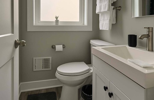 Rogers Park Apartment | Great Layout – Spacious 2BR Apt