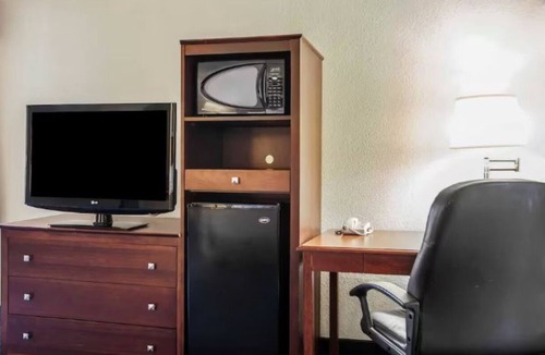 Trevose Hotel | Great Location Near Sesame Place —Free Breakfast & Highway Access - 3 Units