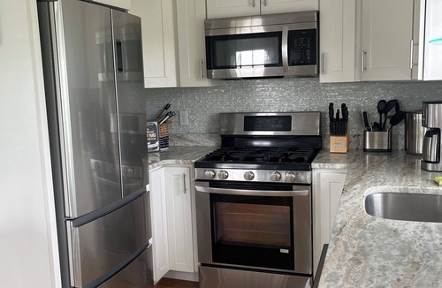 West Yarmouth House | GREAT LOCATION! Now Booking for 2025 2026 Season - 3 min walk to Englewood Beach