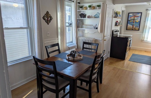 Fifth Ward Apartment | Great location to enjoy all that Newport has to offer.