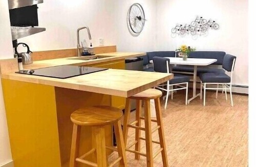 Burlington Apartment | Great location, newly-finished, bright 1-bedroom