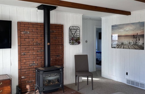 Mara Vista House | Great Pond House - 1 minute walk to private beach
