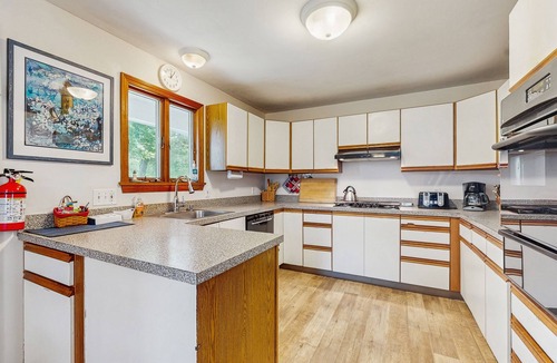 Edgartown House | Great Ranch Style Home In Edgartown W/Gas Grill & Dog Friendly