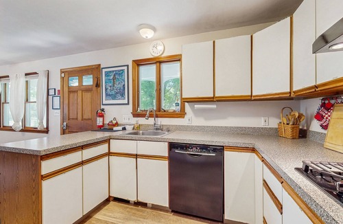 Edgartown House | Great Ranch Style Home In Edgartown W/Gas Grill & Dog Friendly