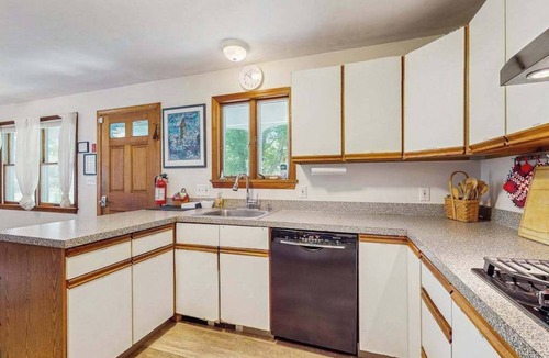 Edgartown House | Great Ranch Style Home In Edgartown W/Gas Grill & Dog Friendly