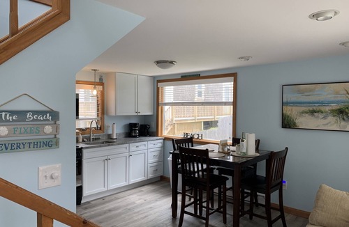 Wells Cottage | Great Spot! Moody Beach, PRIVATE BEACH!