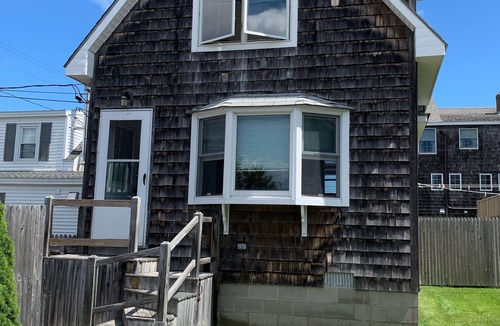 Wells Cottage | Great Spot! Moody Beach, PRIVATE BEACH!