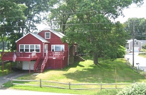 Niantic House | Great Views-100 Feet from the Water-PERFECT SUMMER VACATION SPOT- SUM WKS AVAIL