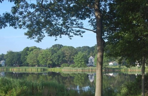 Niantic House | Great Views-100 Feet from the Water-PERFECT SUMMER VACATION SPOT- SUM WKS AVAIL