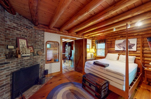 Moultonborough House | Great Winnipesaukee Log Home for 12