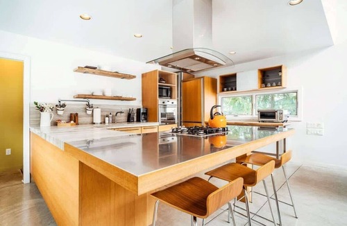 Jamaica Cabin | Green Mountain Modern House: iconic modern getaway