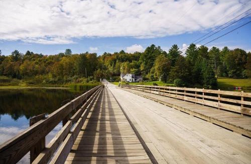 Brookfield Hotel | Green Trails Inn