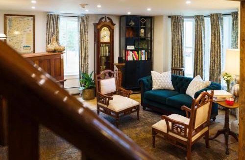 Brookfield Hotel | Green Trails Inn