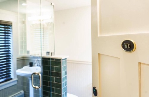 Brookfield Hotel | Green Trails Inn