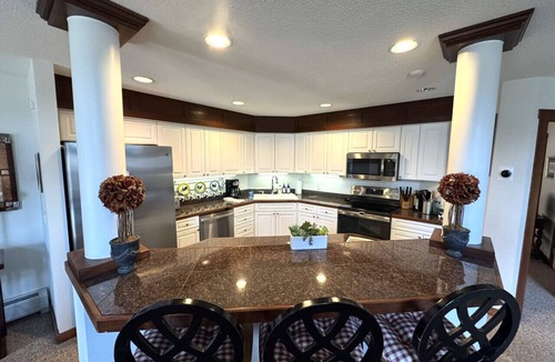 West Dover Villa | Greenspring Townhome- Shuttle, Pool, Hot Tub & Gym