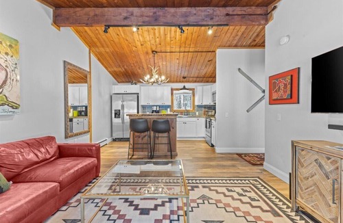 Stowe Area Ski Chalet | Griffin Country Lodge, Chalet 5 ~ a mile to Stowe Resort