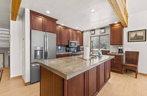 Stowe Area Ski Chalet | Griffin Lodge Chalet 6 about a mile from Stowe Resort